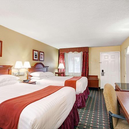 Days Inn By Wyndham Memphis At Graceland Exterior photo