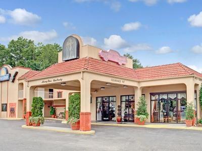 Days Inn By Wyndham Memphis At Graceland Exterior photo