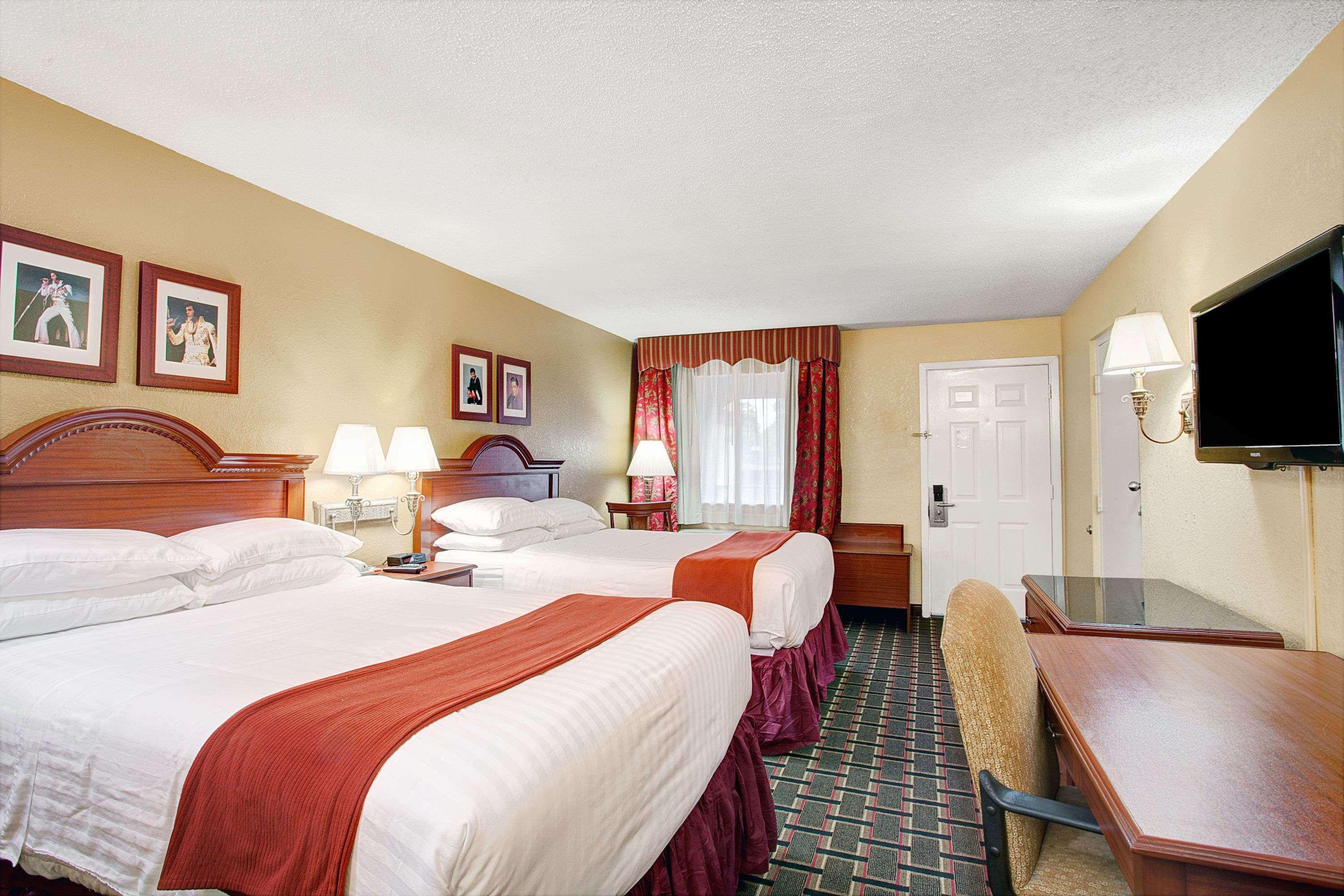 Days Inn By Wyndham Memphis At Graceland Exterior photo