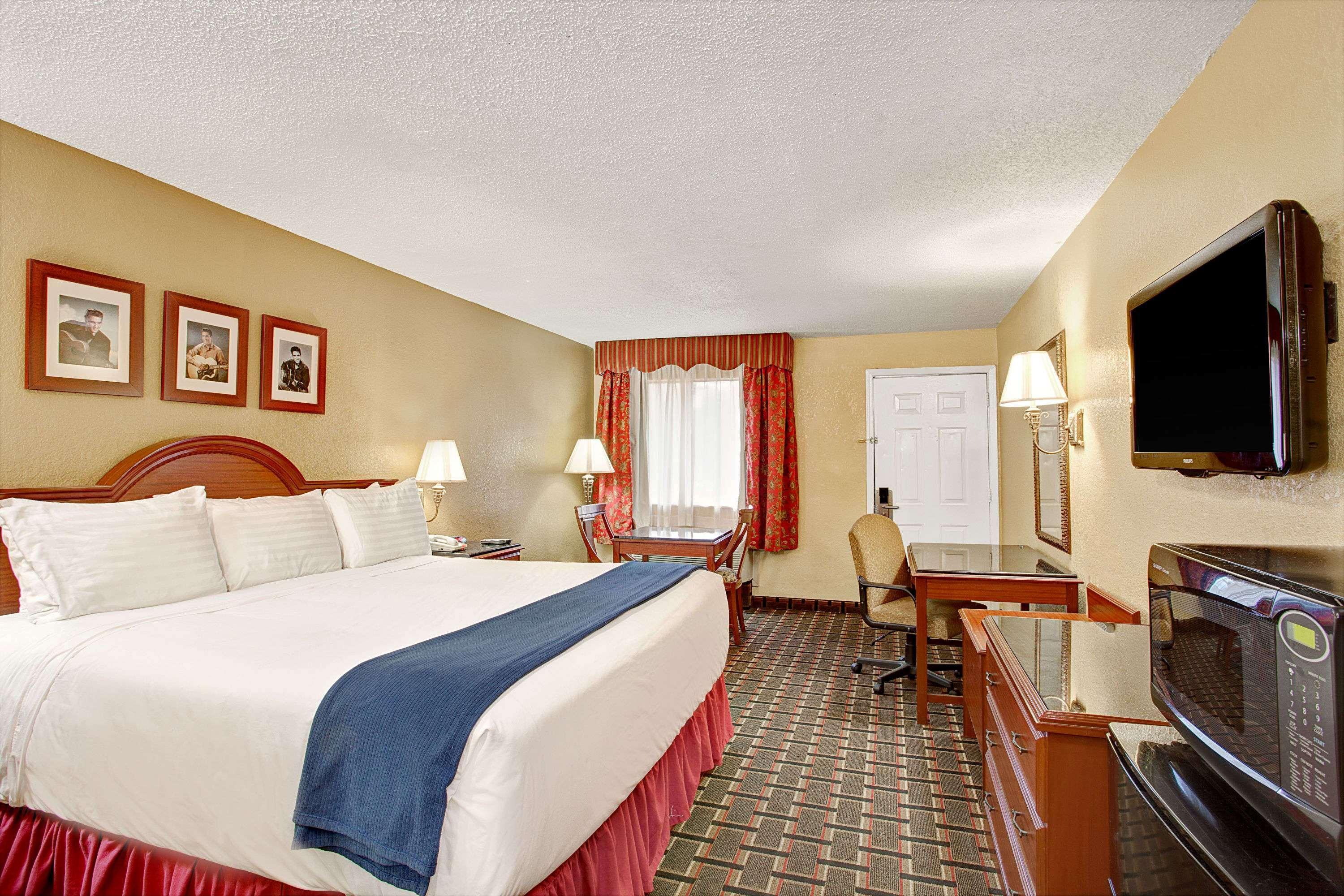 Days Inn By Wyndham Memphis At Graceland Exterior photo