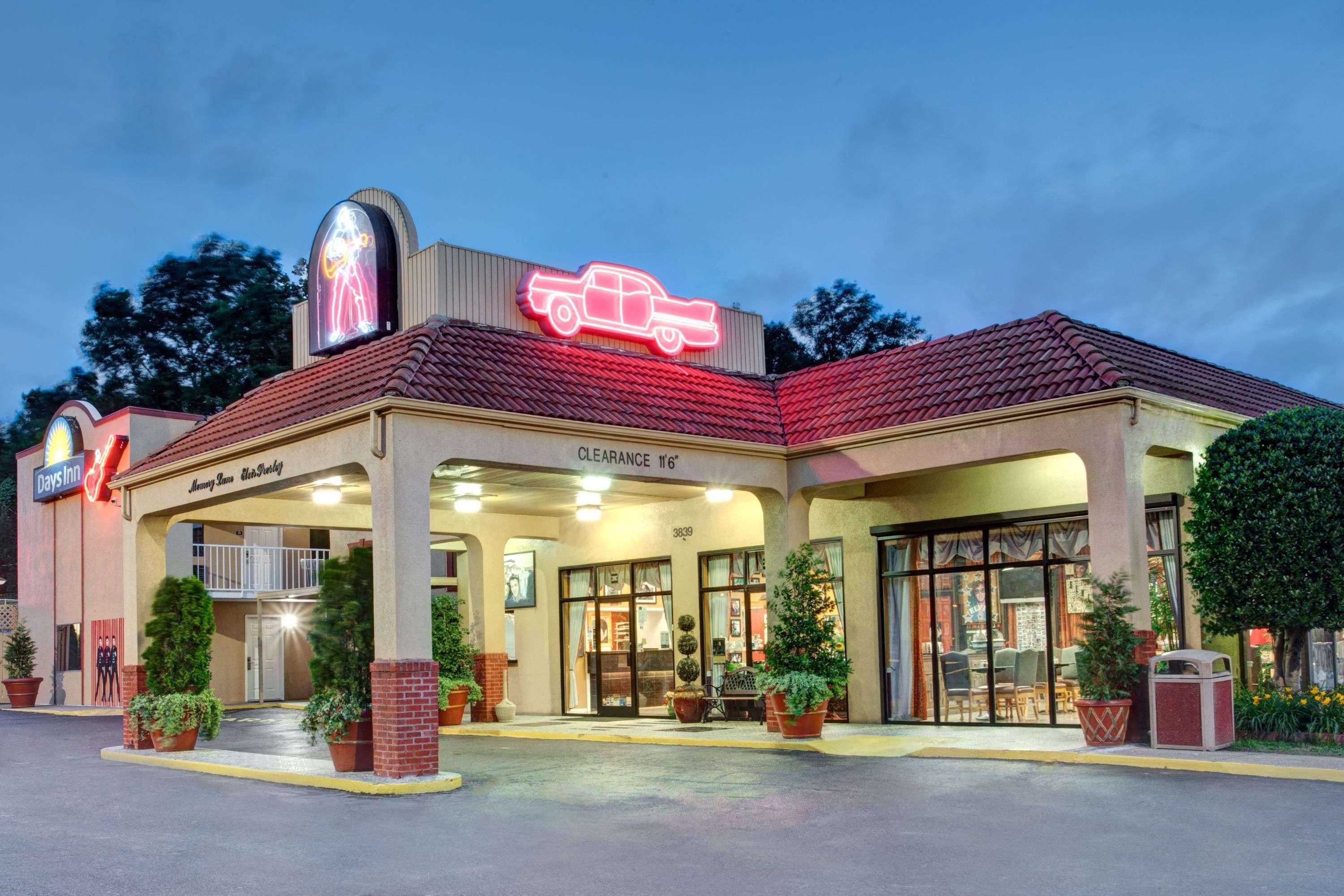 Days Inn By Wyndham Memphis At Graceland Exterior photo