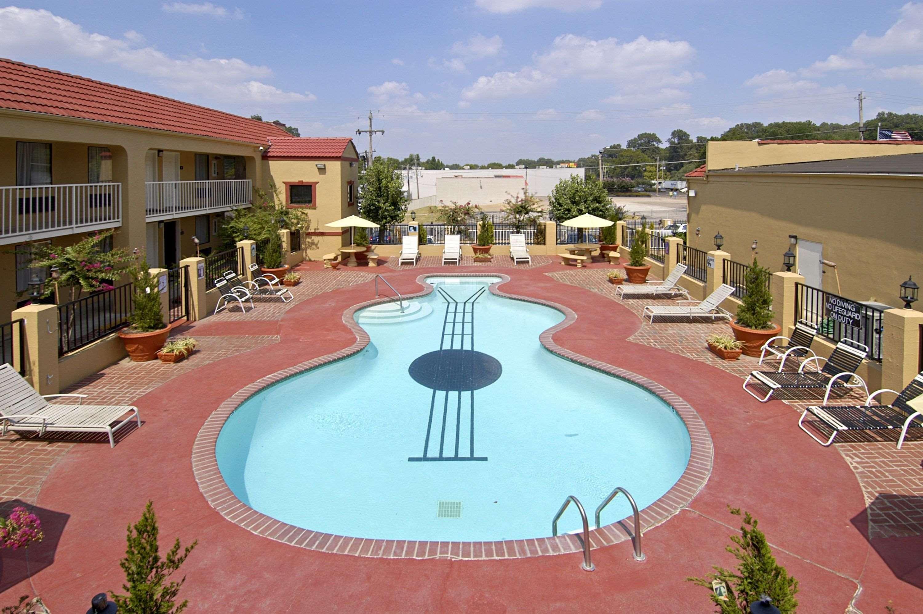 Days Inn By Wyndham Memphis At Graceland Exterior photo