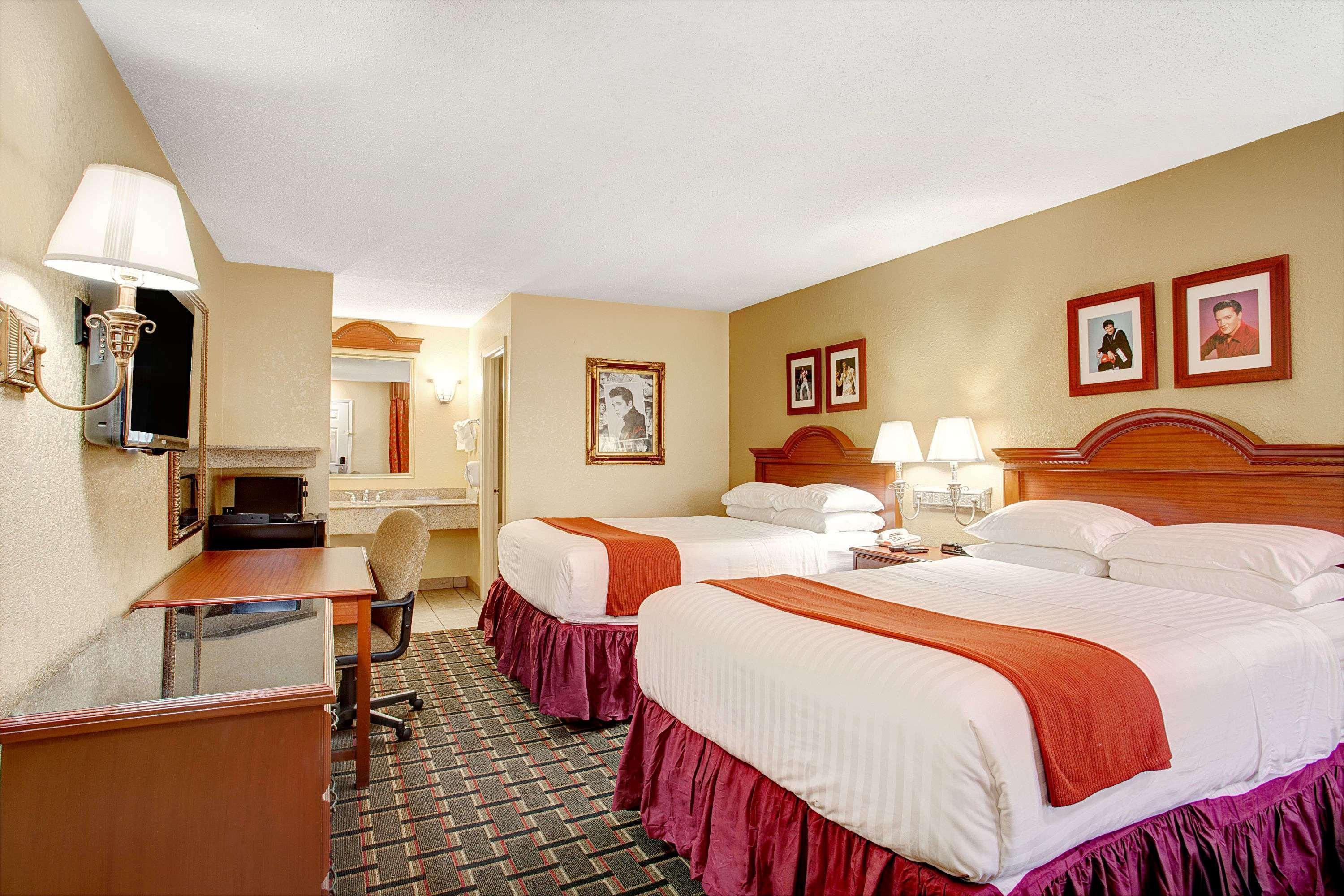 Days Inn By Wyndham Memphis At Graceland Exterior photo